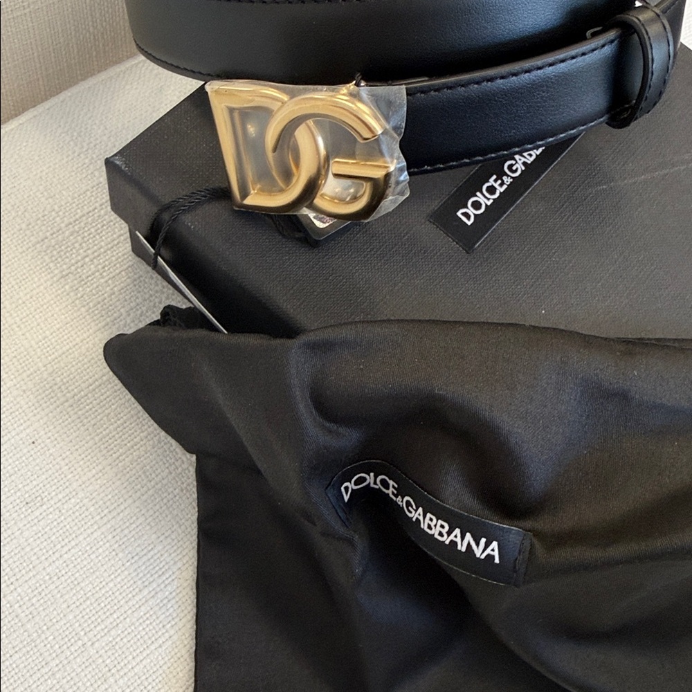Dolce & Gabbana Black Leather Belt with Gold DG Buckle - Picture 6 of 8